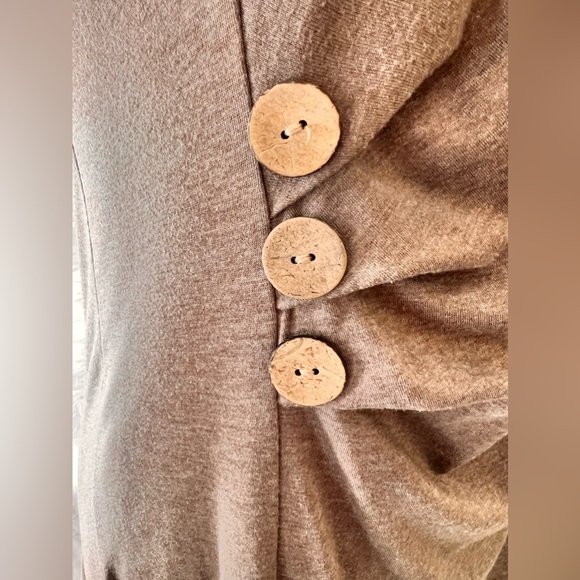 Hooded sweatshirt excellent used condition. No size tag it’s like a small - Picture 6 of 6